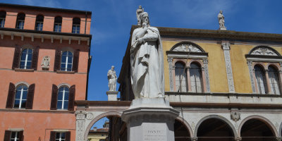 Spomenik Dante, Verona
