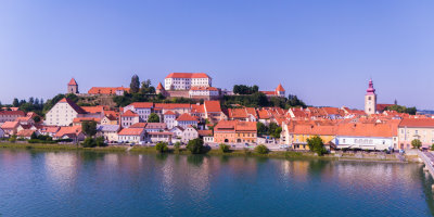 Pogled na Ptuj preko reke Drave